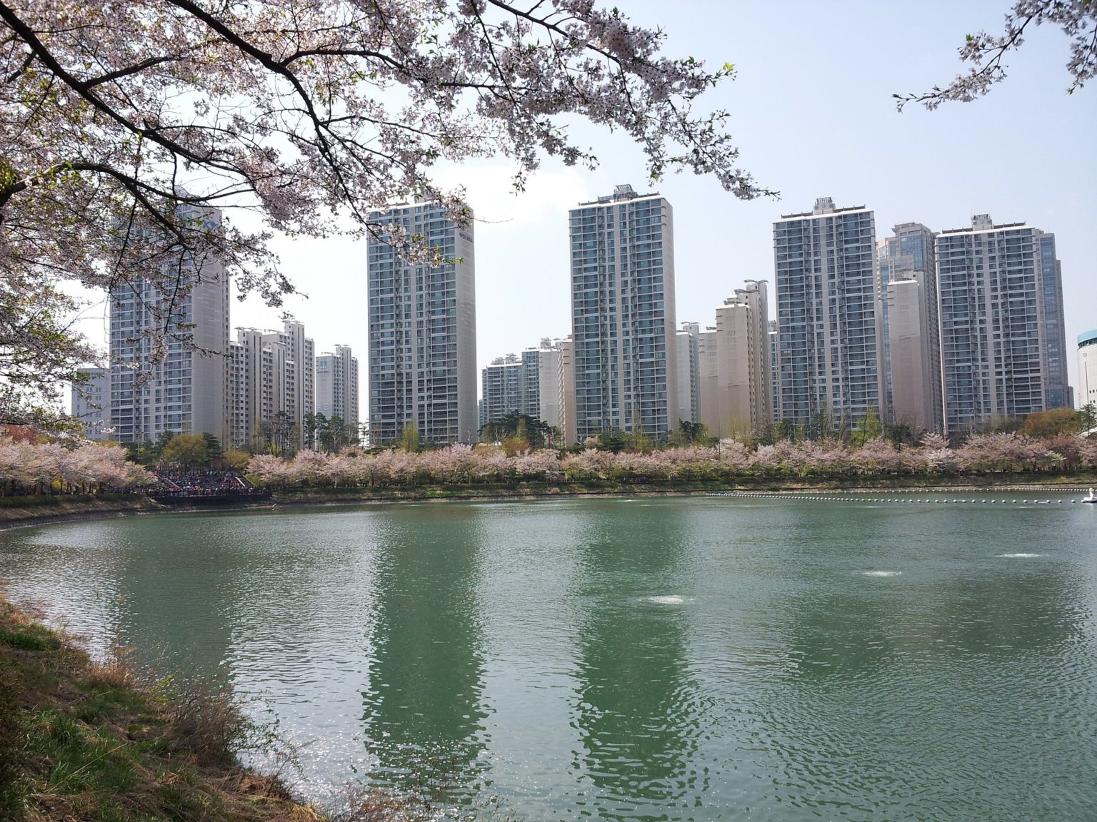Seokchon lake 284982 1920 Go Go Hanguk