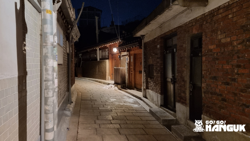 Dark and empty alley in Korea
