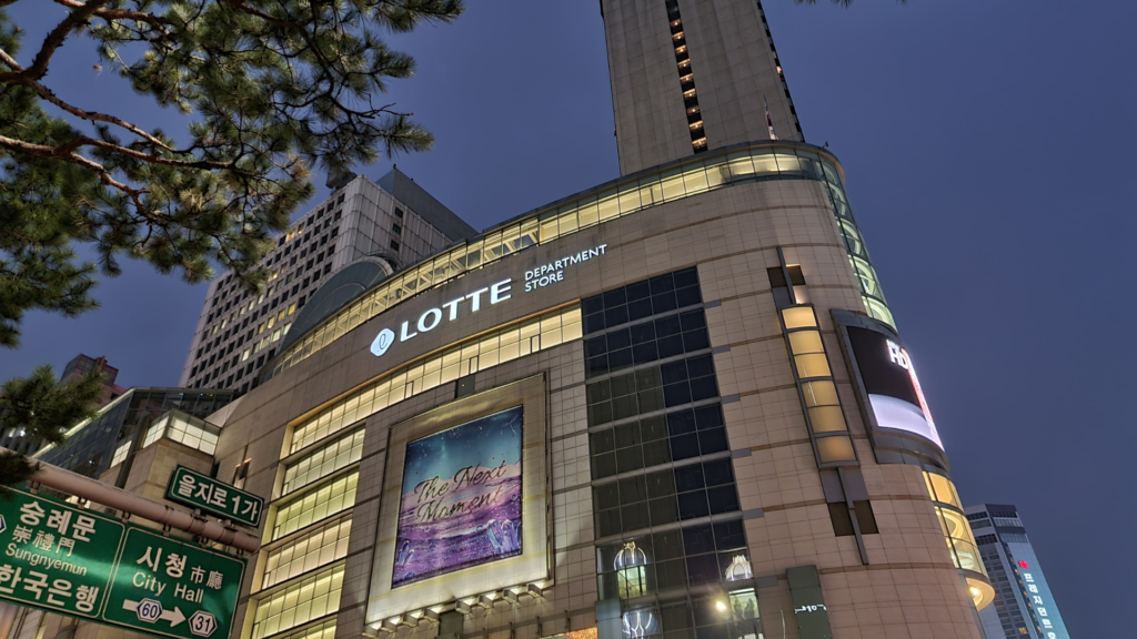 Lotte, Korean department stores entrance